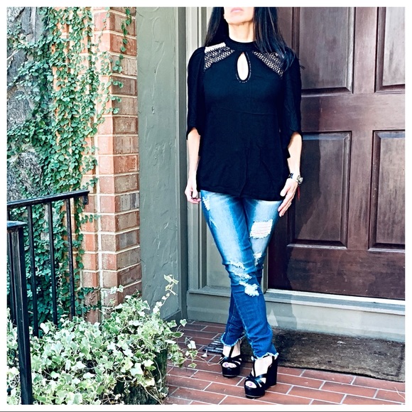 ✨LAST ONE✨Black chic top with lace detail - Picture 4 of 8